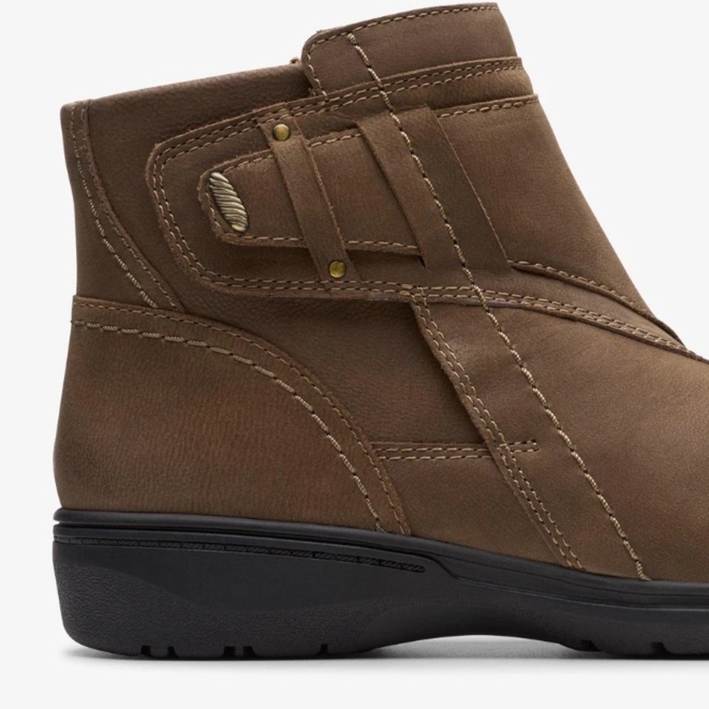Clarks Collection Leather Ankle Boot Carleigh Style Mushroom Brown Nubuck 8W NIB - Picture 3 of 16